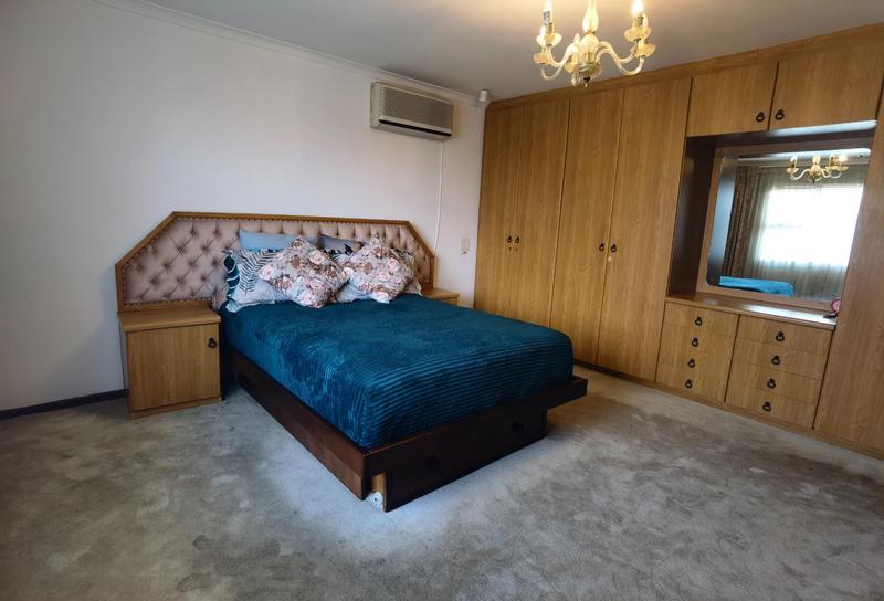 6 Bedroom Property for Sale in Cravenby Western Cape